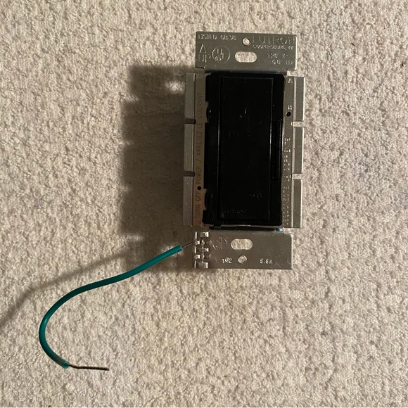 Lutron Maestro LED+ Dimmer Switch for LED Halogen & Incandescent Bulbs Midnight - Picture 1 of 2